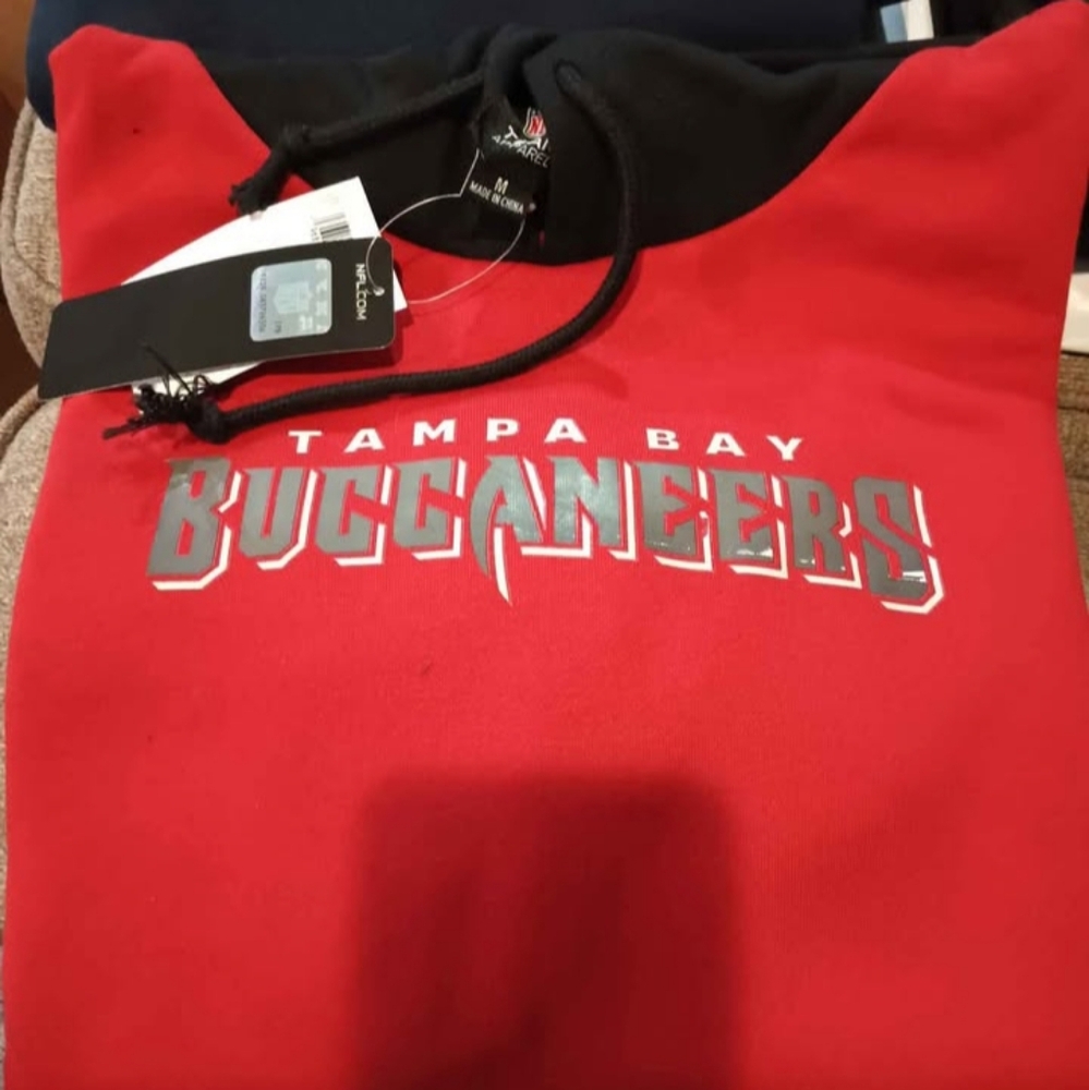 Tampa Bay Buccaneers Red & Black Hoodie, NWT, Size M